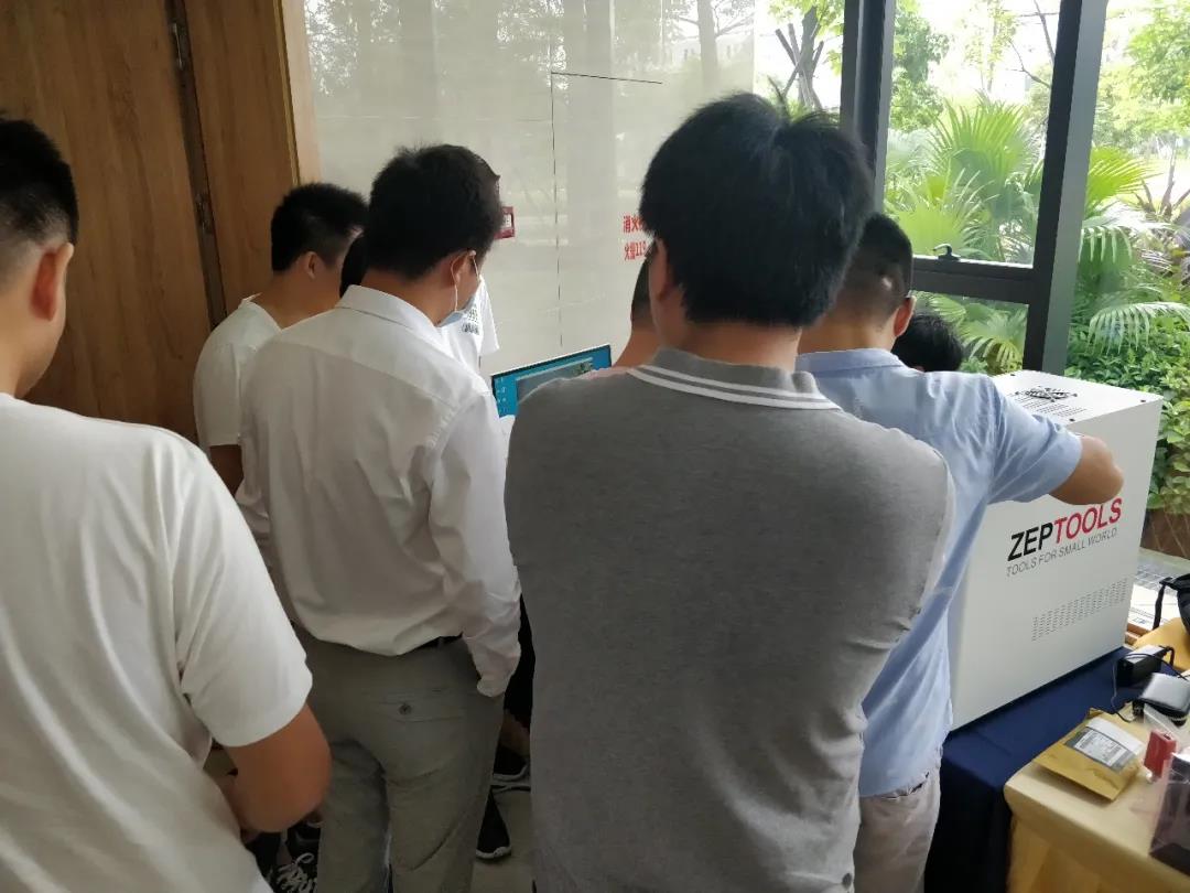 臺式掃描電鏡demo現(xiàn)場 臺式掃描電鏡demo現(xiàn)場