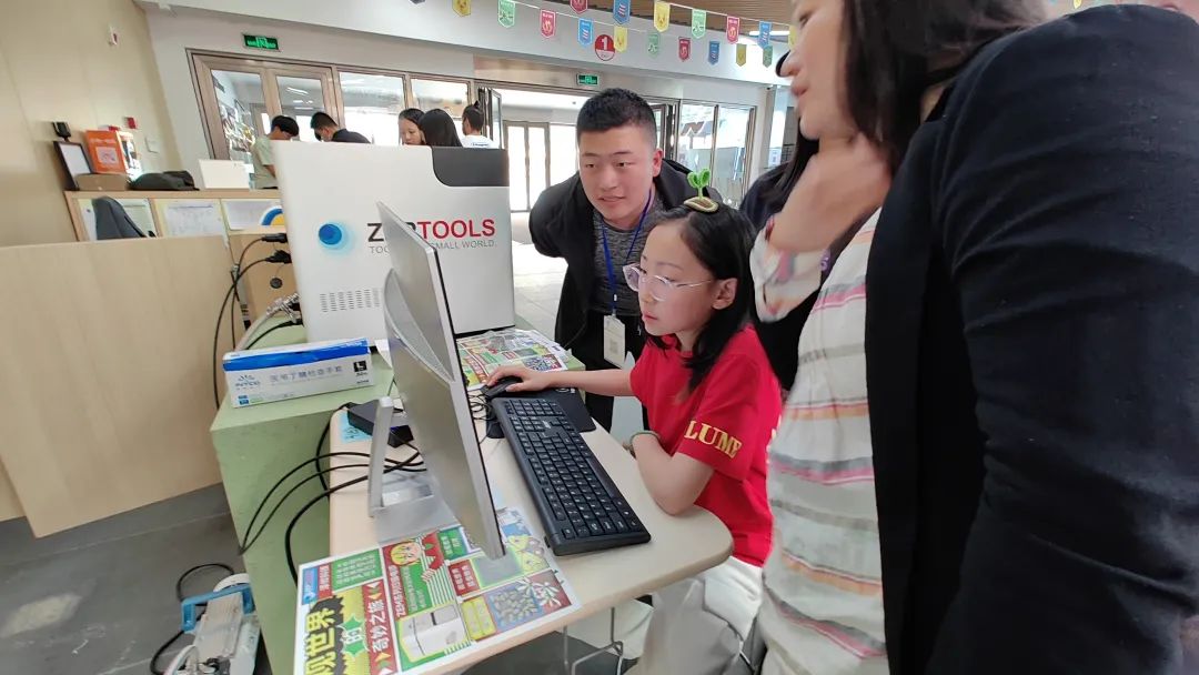 澤攸科技為小朋友們講解了掃描電鏡的基本原理和構造 澤攸科技為小朋友們講解了掃描電鏡的基本原理和構造